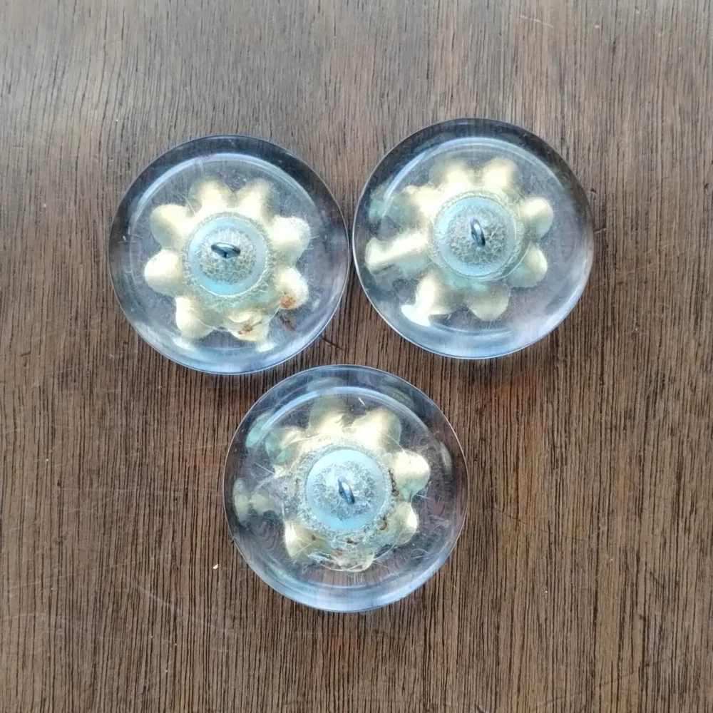 3 Gold Floral Buttons